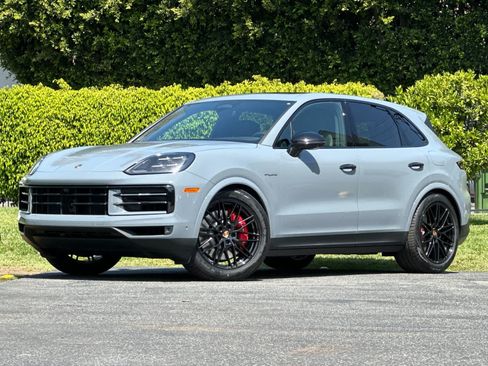 New 2026 Porsche Cayenne S AWD/4WD image 1