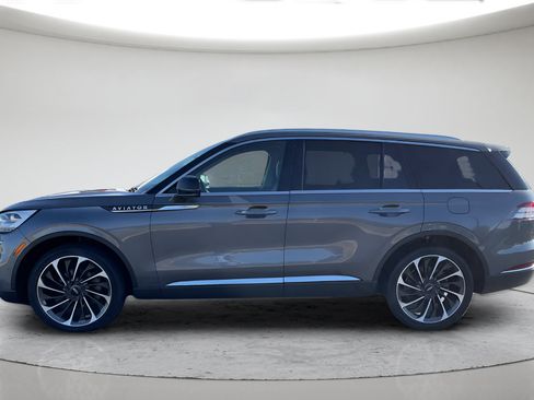 Used 2023 Lincoln Aviator Reserve w/ Equipment Group 201A AWD/4WD image 11