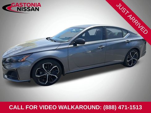 Used 2023 Nissan Altima 2.5 SR w/ SR Premium Package image 1