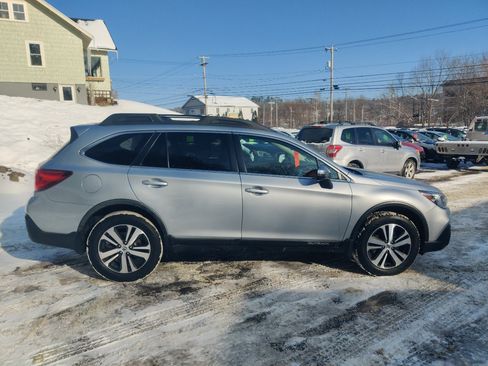Used 2018 Subaru Outback 2.5i Limited image 7