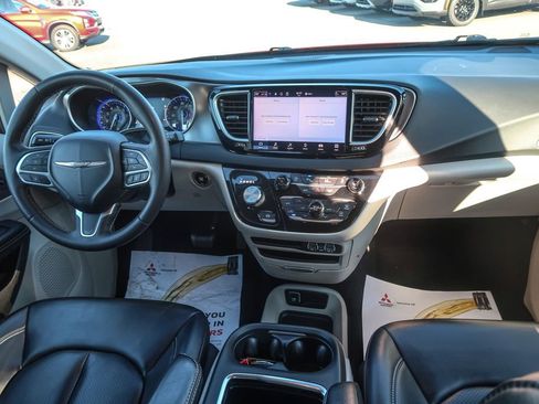 Used 2023 Chrysler Pacifica Touring-L FWD image 20