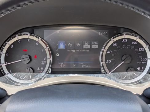 Used 2025 Toyota Highlander XLE AWD/4WD image 30