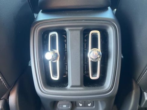 Certified 2025 Volvo XC40 B5 Ultra w/ Climate Package AWD/4WD image 22