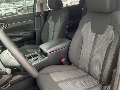 Certified 2024 Kia Sorento LX FWD image 9