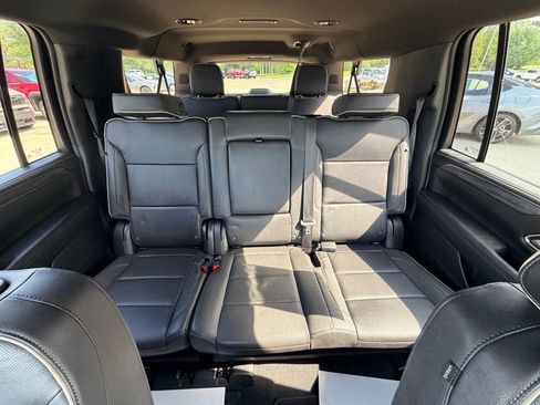 Used 2023 GMC Yukon XL SLT AWD/4WD image 24