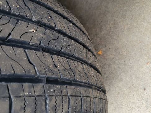 Used 2025 Chrysler Pacifica Limited image 19