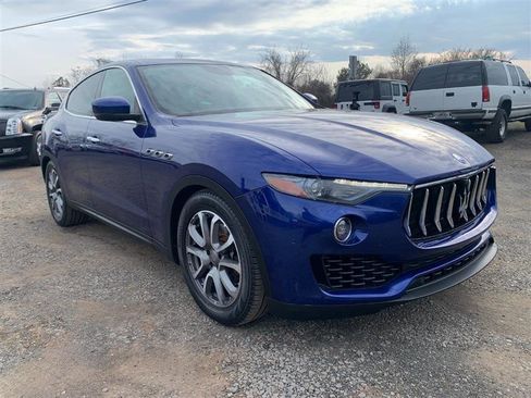 Used 2017 Maserati Levante image 2