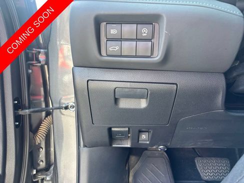 Used 2024 Toyota Highlander XLE FWD image 23