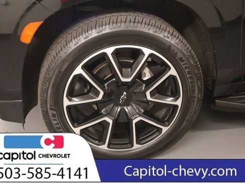 Used 2022 Chevrolet Suburban RST w/ Luxury Package AWD/4WD image 8