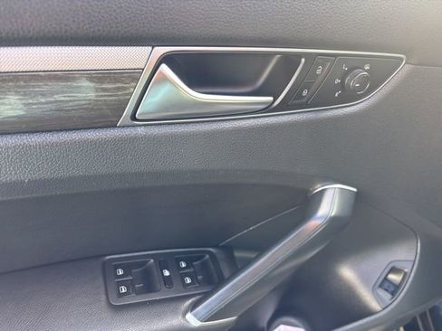 Used 2018 Volkswagen Passat 2.0T SE image 12
