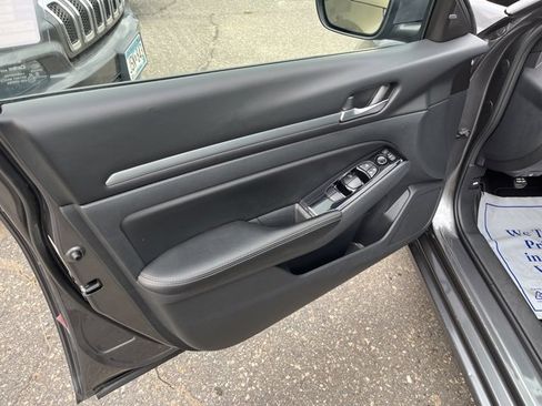 Used 2023 Nissan Altima 2.5 SV image 19