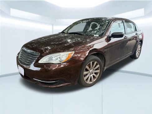 Used 2013 Chrysler 200 Touring FWD image 5