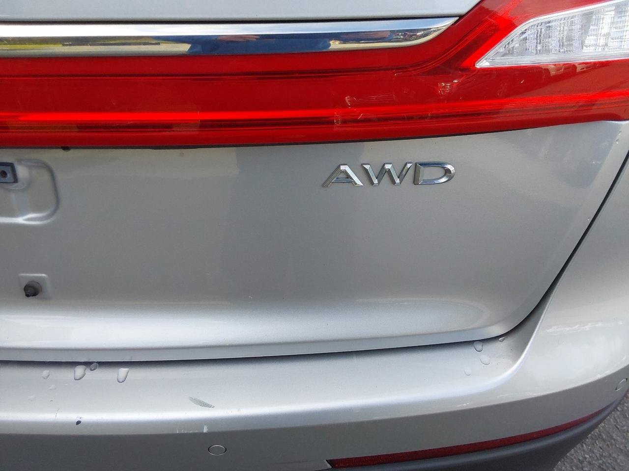 Used 2018 Lincoln MKX Select w/ Select Plus Package AWD/4WD image 5