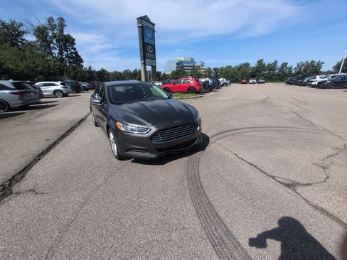Used 2016 Ford Fusion SE FWD image 14