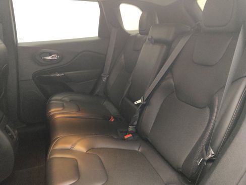 Used 2021 Jeep Cherokee Altitude image 18