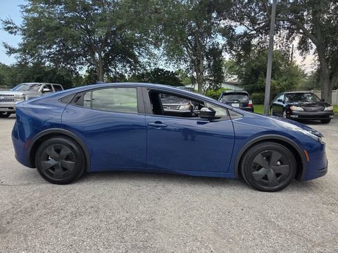 Used 2024 Toyota Prius LE FWD image 8