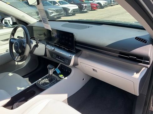 Certified 2025 Hyundai Kona SEL AWD/4WD image 11