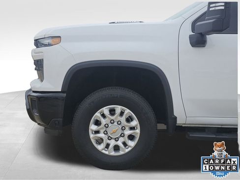 Used 2024 Chevrolet Silverado 2500 Custom w/ Custom Value Package image 14