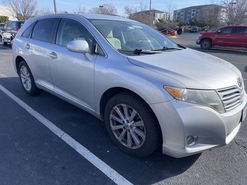 Used 2010 Toyota Venza image 1