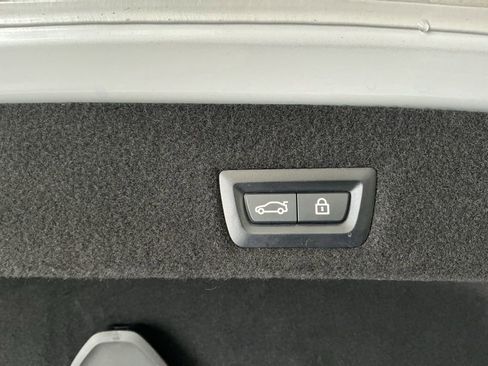 Certified 2022 BMW 740i w/ Premium Package image 33