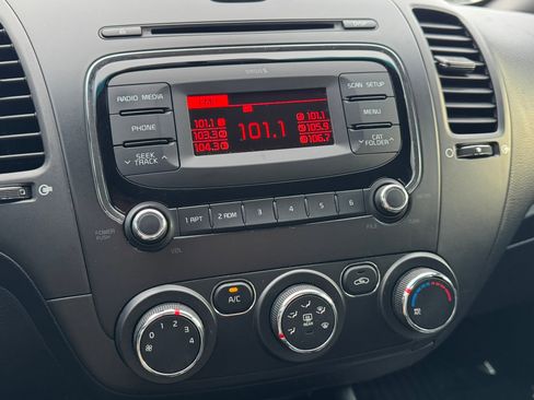 Used 2017 Kia Forte LX image 18