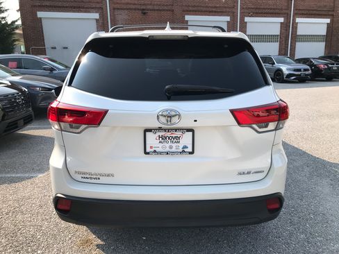 Used 2017 Toyota Highlander XLE w/ Carpet Mat Package AWD/4WD image 7
