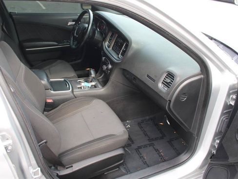 Used 2020 Dodge Charger SXT RWD image 9