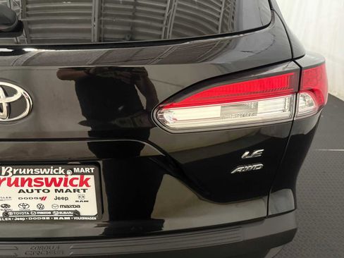 Certified 2022 Toyota Corolla Cross LE image 18