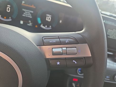 Used 2025 Hyundai Kona SE image 14