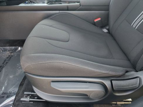 Used 2025 Hyundai Elantra SEL FWD image 24