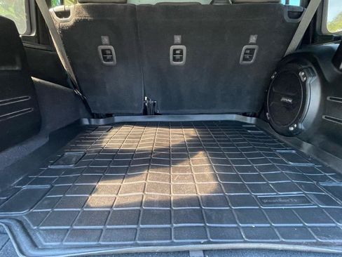 Used 2018 Jeep Wrangler Unlimited Sahara AWD/4WD image 23