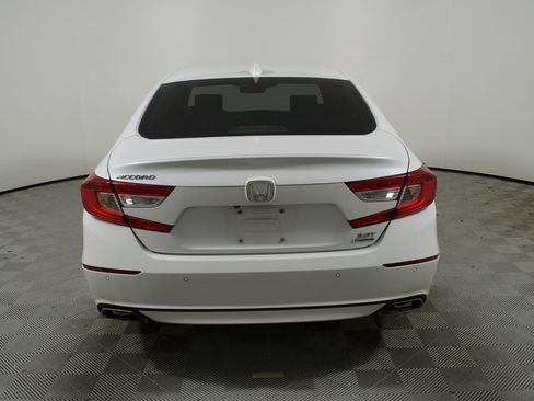 Used 2018 Honda Accord Touring image 8