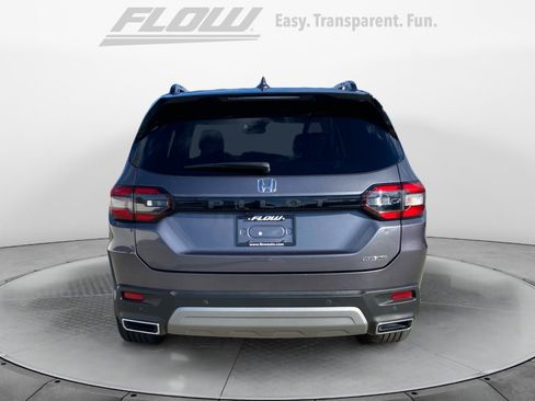 Certified 2025 Honda Pilot Touring image 8