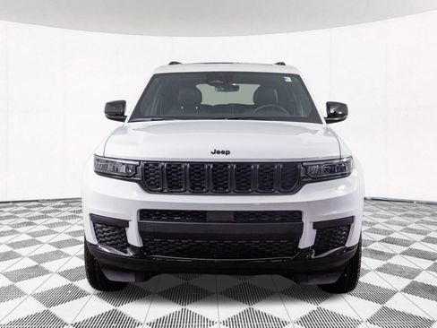 New 2025 Jeep Grand Cherokee L Altitude image 3