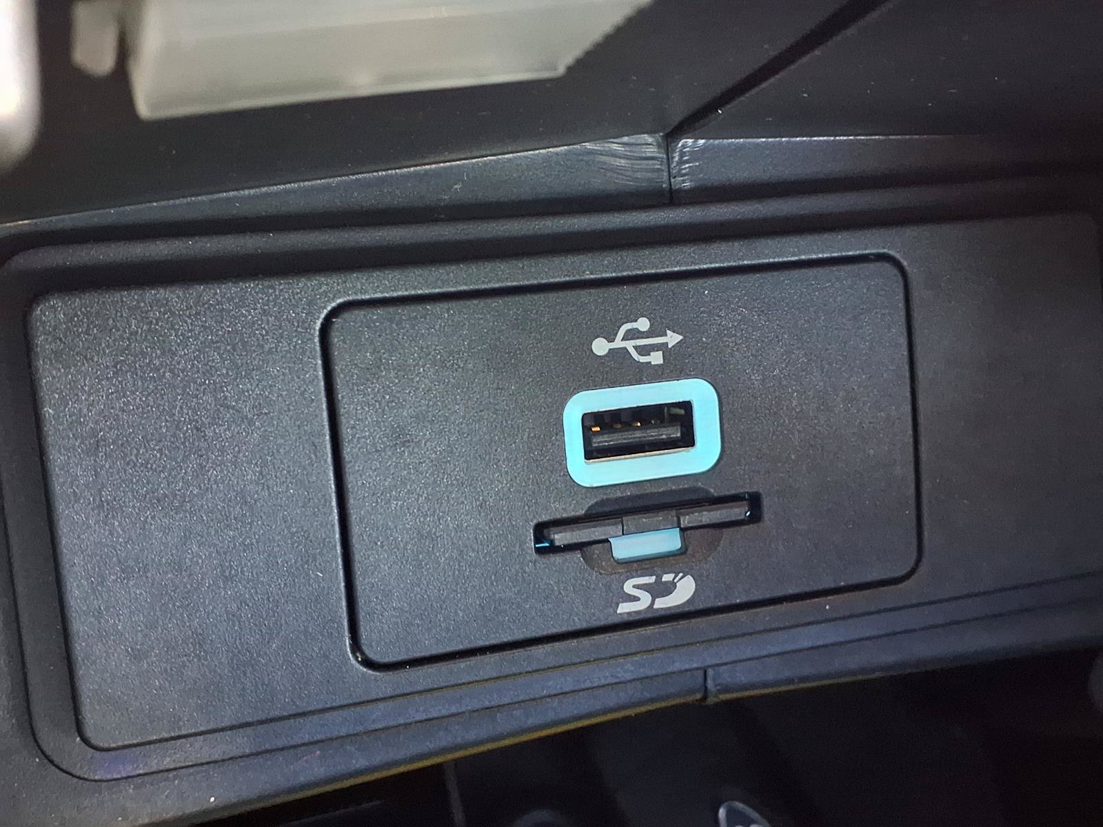 Used 2016 Ford Fusion Titanium FWD image 11