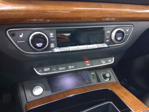 Used 2023 Audi Q5 2.0T Premium image 16