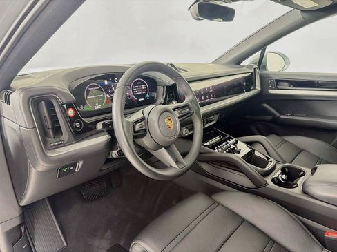 Used 2025 Porsche Cayenne Coupe AWD/4WD image 4