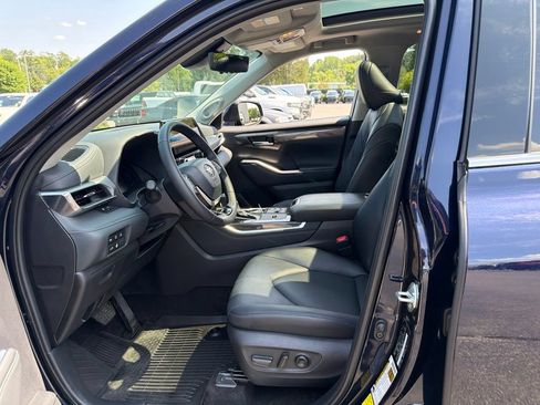 Used 2025 Toyota Highlander Platinum AWD/4WD image 12