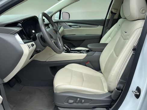 Certified 2024 Cadillac XT5 Premium Luxury w/ Technology Package AWD/4WD image 18