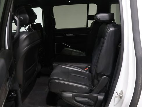 Used 2024 Jeep Wagoneer L Series III w/ Flexible Seating Group image 18