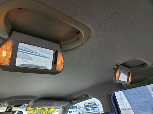 Used 2004 Cadillac De Ville DHS w/ Equipment Group image 30