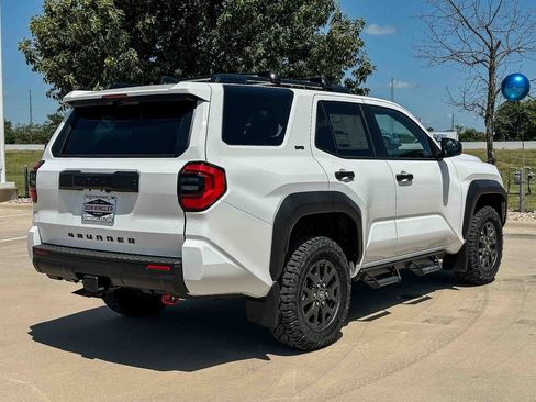 New 2026 Toyota 4Runner SR5 AWD/4WD image 5