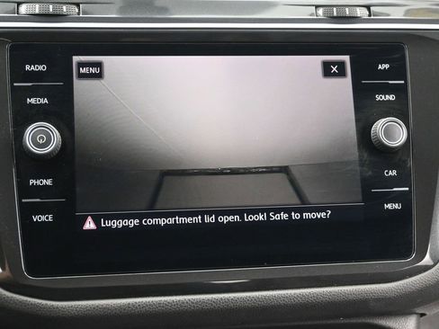 Used 2018 Volkswagen Tiguan SE image 19