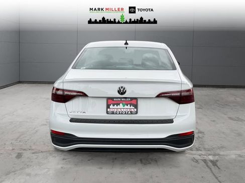 Used 2024 Volkswagen Jetta Sport image 4