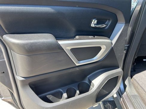 Used 2018 Nissan Titan SV w/ SV Convenience Package AWD/4WD image 35