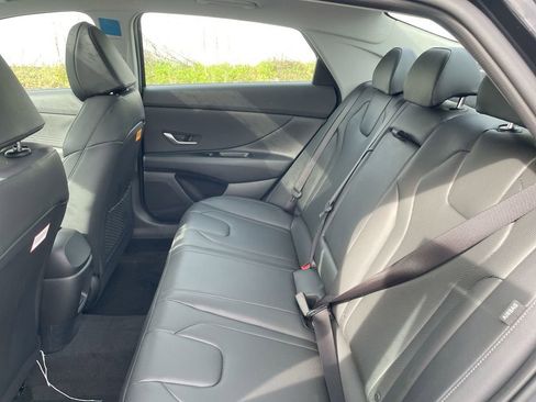 New 2025 Hyundai Elantra Limited image 49