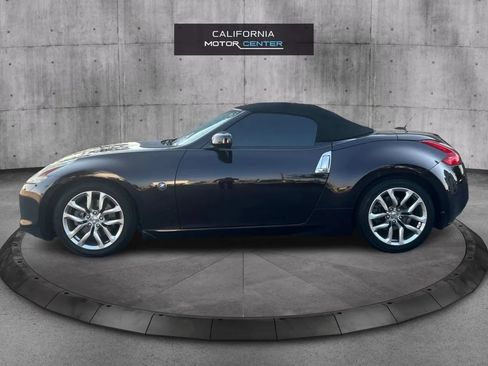 Used 2010 Nissan 370Z Roadster image 8