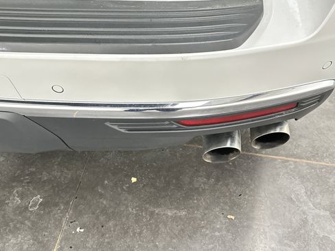 Used 2021 Chevrolet Suburban Premier image 17