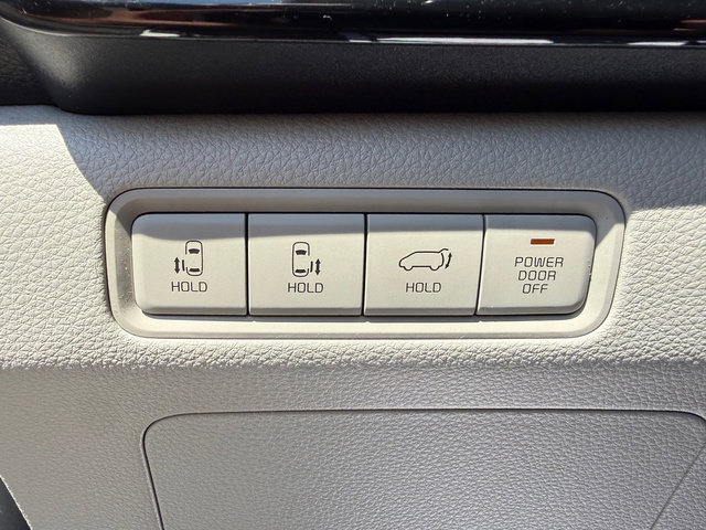 Used 2024 Kia Carnival EX FWD image 13