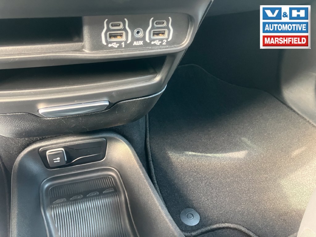 Used 2025 Chrysler Pacifica Select FWD image 16